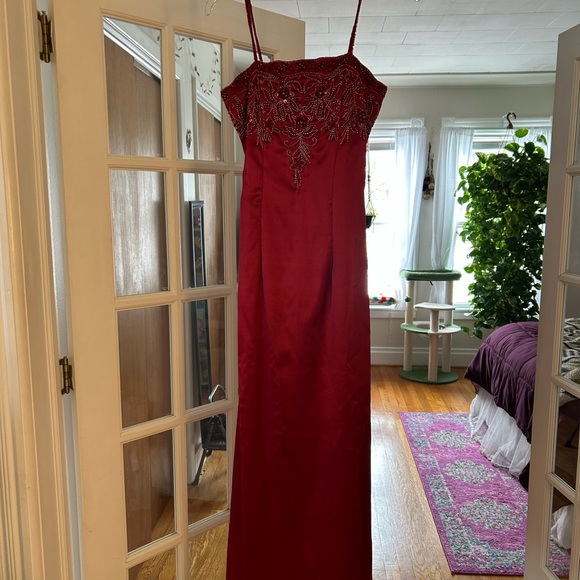 Elegant Y2K Ruby Red Prom Dress - Picture 8 of 8